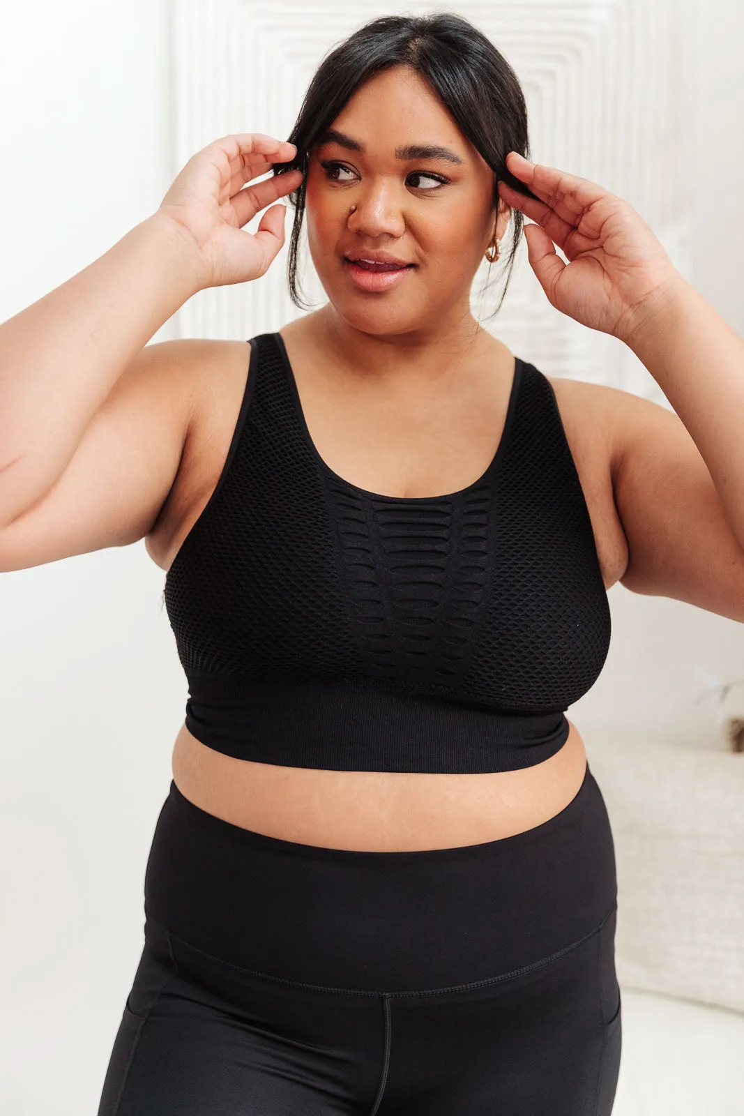 Keep Up Sports Bra In Black